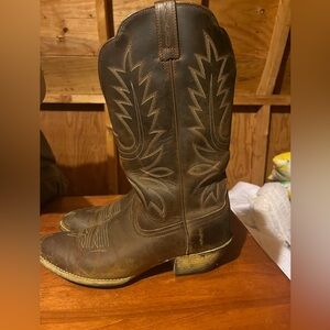 Ariat cowgirl
Boots
